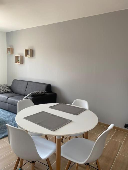 Le 102 De La Gare: Appartement Neuf Et Climatise Chalons en Champagne Bagian luar foto